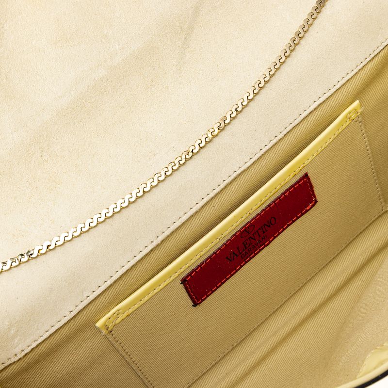 Clutch-Valentino-Garavani-Verniz-Creme-e-Bege