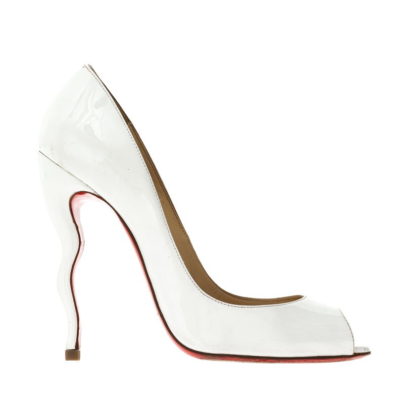 69381-Peep-Toe-Christian-Louboutin-Salto-Ondulado-Verniz-Branco-1