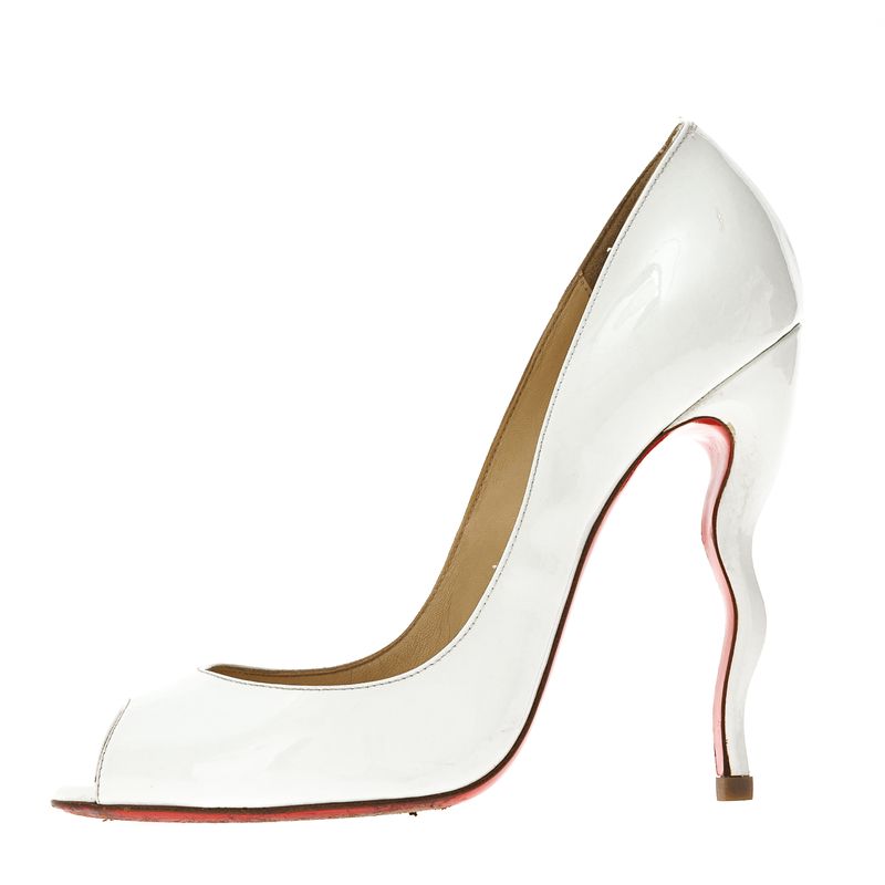 69381-Peep-Toe-Christian-Louboutin-Salto-Ondulado-Verniz-Branco-3