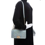 Bolsa-Chanel-Boy-Media-Azul-Perolado