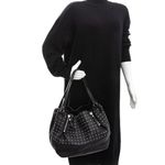 Bolsa-Burberry-Couro-Preto-e-Tachas
