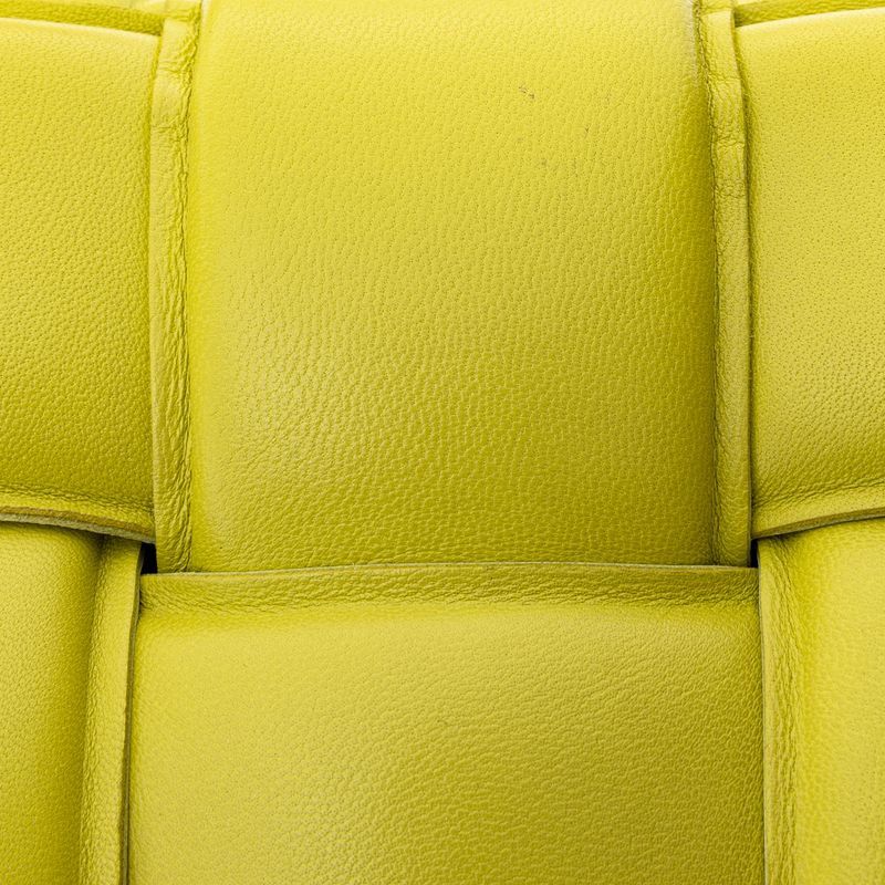 Bolsa-Bottega-Veneta-Cassette-Padded-Verde-Lima