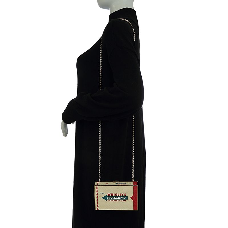 Clutch-Anya-Hindmarch-Metal-e-Estampa