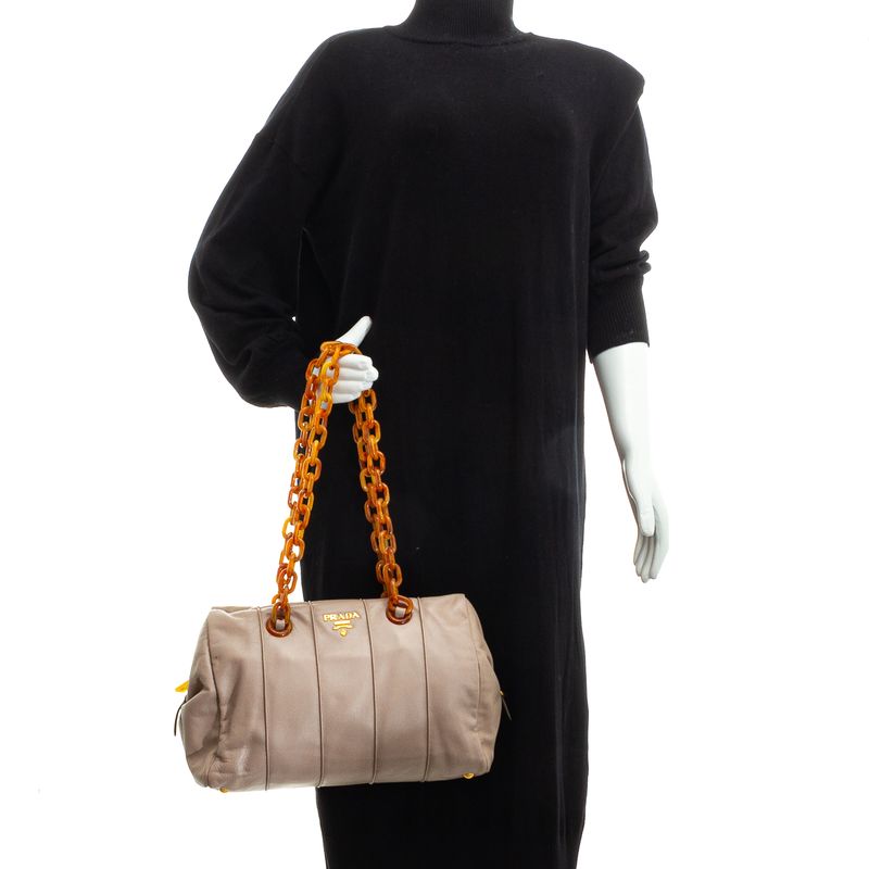 Bolsa-Prada-Couro-Cinza-Alca-Corrente