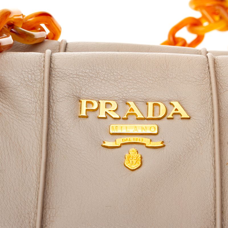 Bolsa-Prada-Couro-Cinza-Alca-Corrente