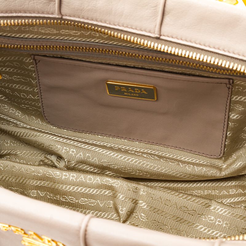 Bolsa-Prada-Couro-Cinza-Alca-Corrente