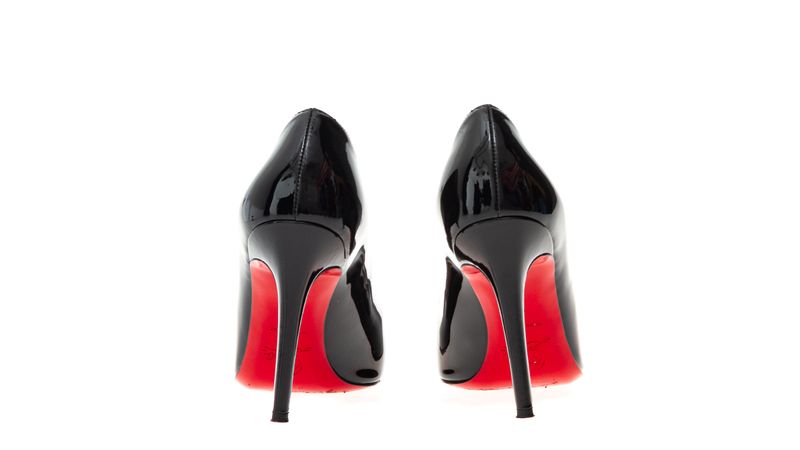 Salto best sale louboutin preto