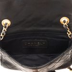 Bolsa-Chanel-Classic-Flap-Extra-Mini-Lambskin-Preto-Pingentes