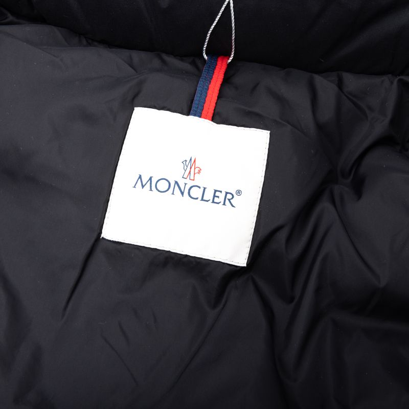Casaco-Moncler-Puffer-Preto-com-Capuz