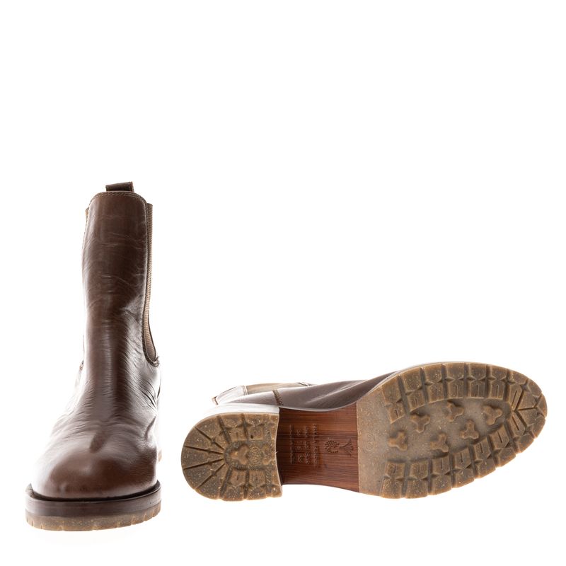 Bota-Couro-Marrom-Sola-Tratorada