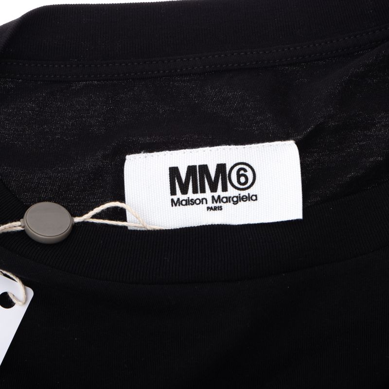 Camiseta-MM6-Maison-Margiela-Preta-Logo-Rosa