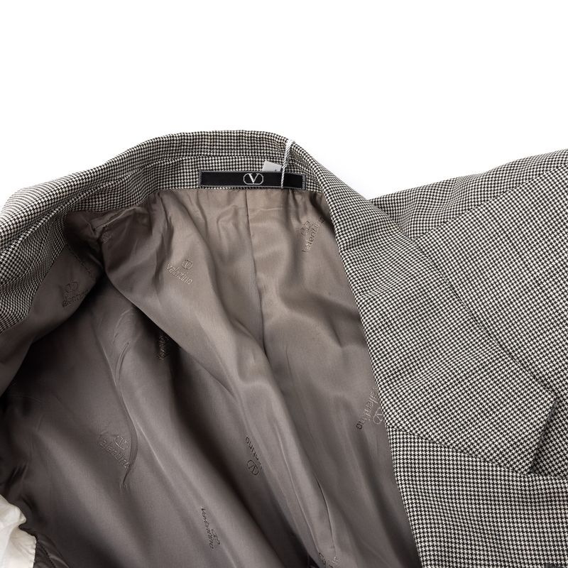 Terno-Valentino-Garavani-Branco-e-Preto