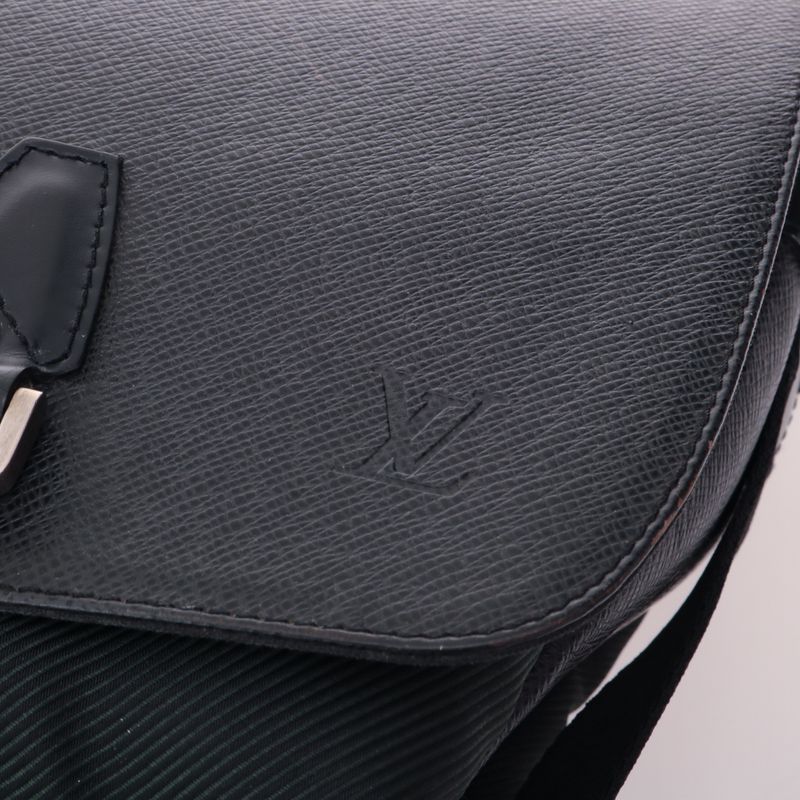 Pasta-Louis-Vuitton-Couro-Preto-e-Nylon-Verde