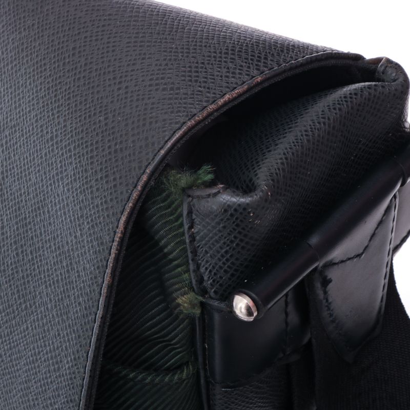 Pasta-Louis-Vuitton-Couro-Preto-e-Nylon-Verde