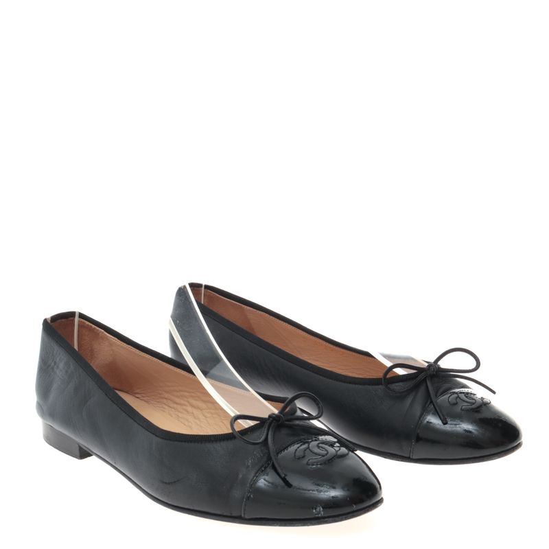 Sapatilha-Chanel-CC-Cap-Verniz-Couro-Preto