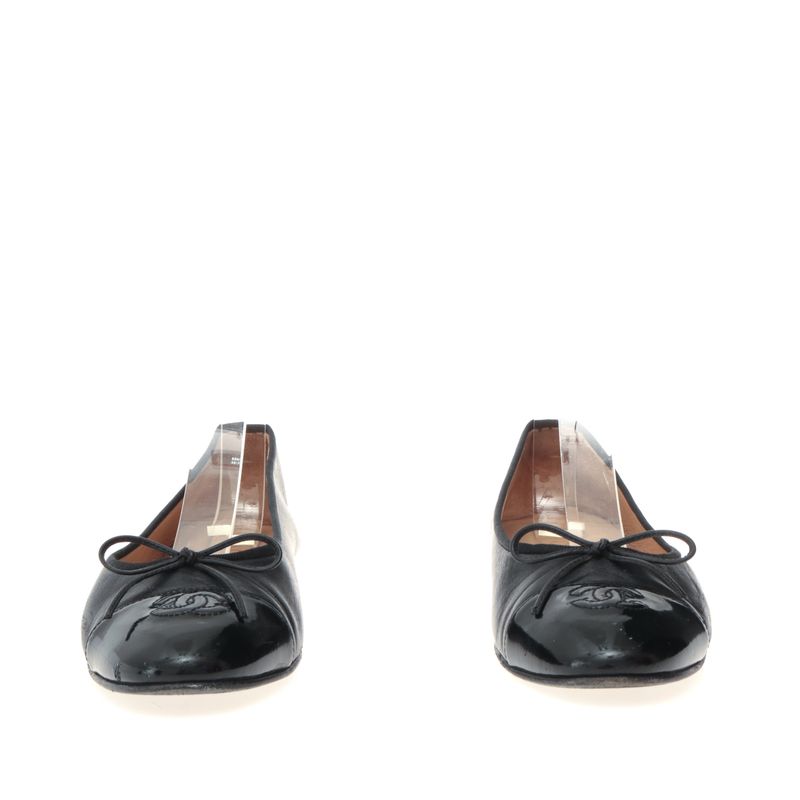 Sapatilha-Chanel-CC-Cap-Verniz-Couro-Preto
