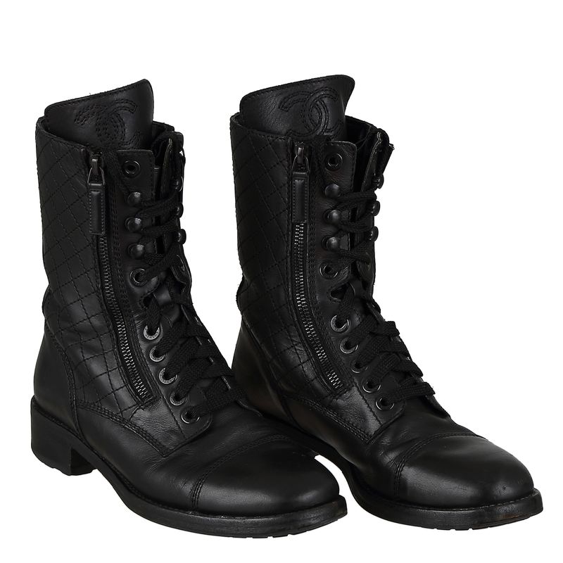 Bota-Chanel-Cano-Medio-Matelasse-Preto-