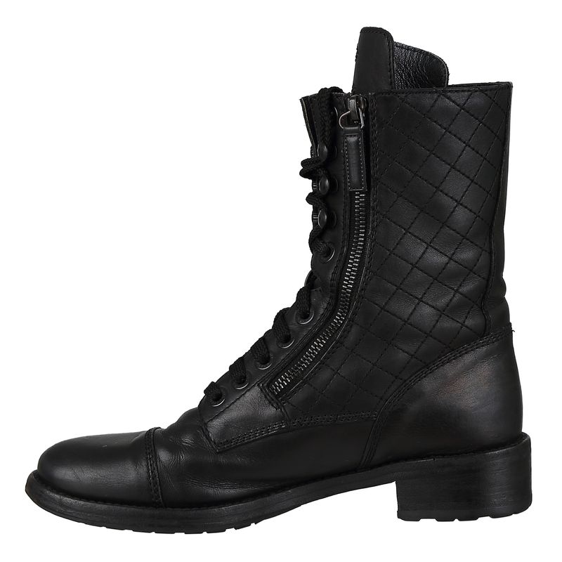 Bota-Chanel-Cano-Medio-Matelasse-Preto-