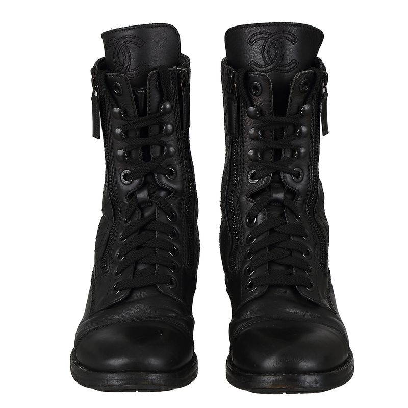 Bota-Chanel-Cano-Medio-Matelasse-Preto-