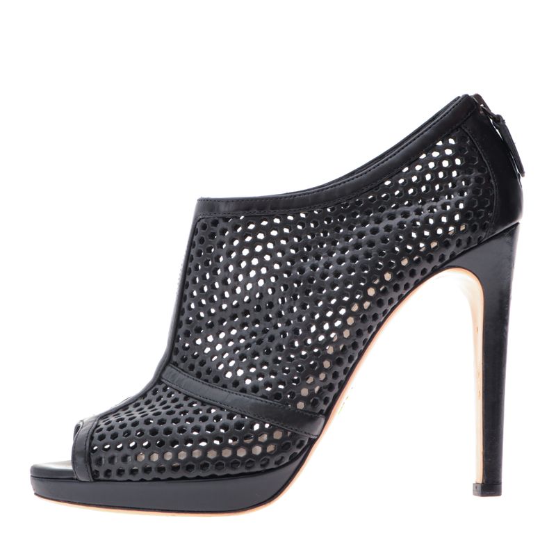 Ankle-Boot-Prada-Perfurada-Preta