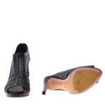 Ankle-Boot-Prada-Perfurada-Preta