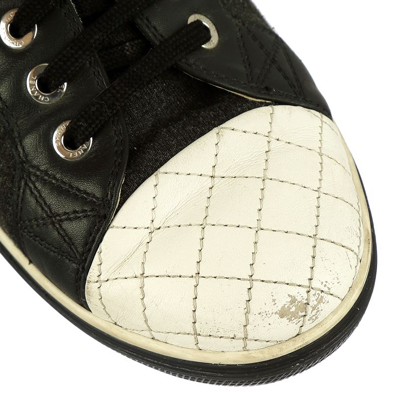 Tenis-Chanel-Tecido-Grafite-e-Couro-Branco