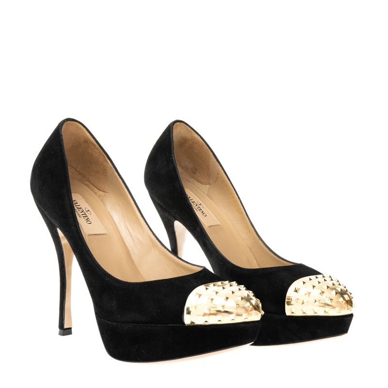 Pump-Valentino-Garavani-Camurca-Preta-Spikes-Dourado