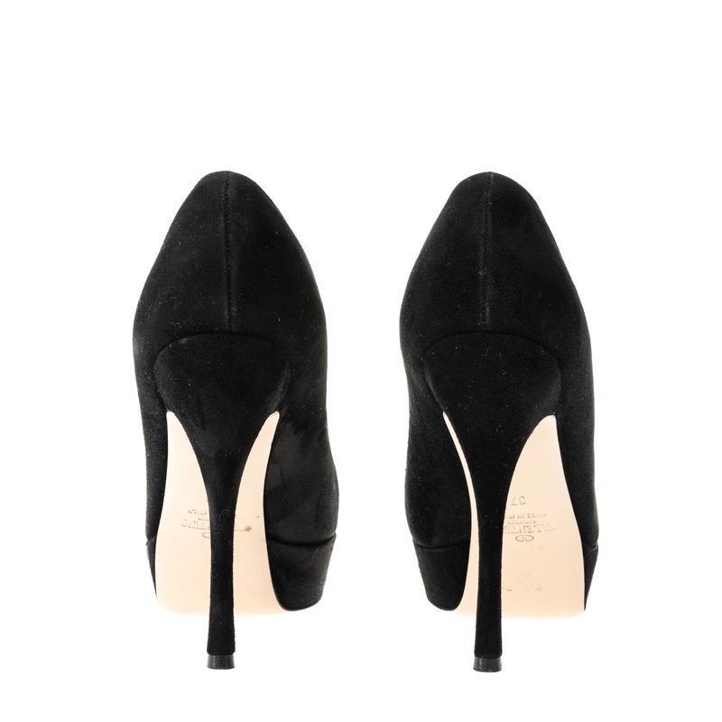 Pump-Valentino-Garavani-Camurca-Preta-Spikes-Dourado
