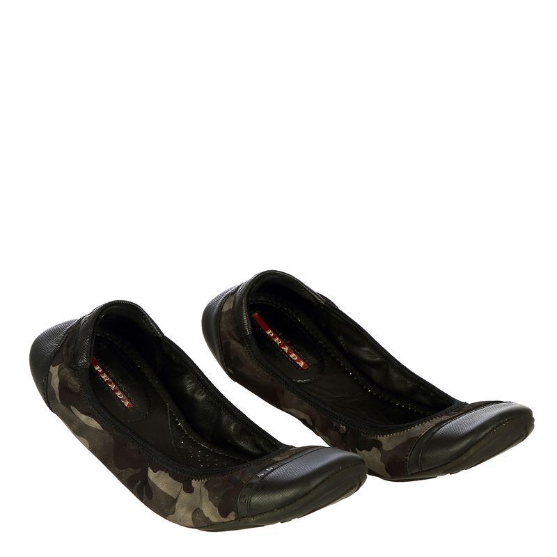 Sapatilha-Prada-Couro-Preto-e-Tecido-Estampado