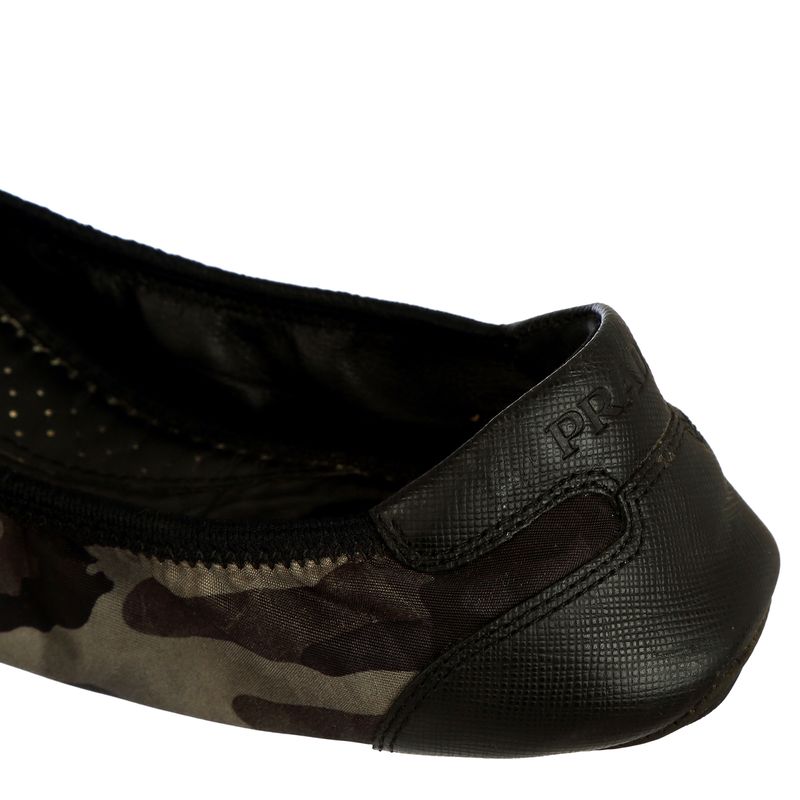 Sapatilha-Prada-Couro-Preto-e-Tecido-Estampado