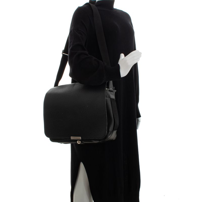 Bolsa-Louis-Vuitton-Taiga-Preto-e-Nylon-Verde