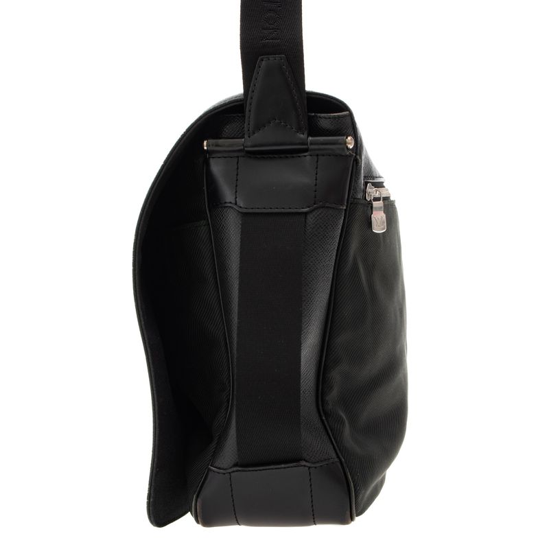 Bolsa-Louis-Vuitton-Taiga-Preto-e-Nylon-Verde