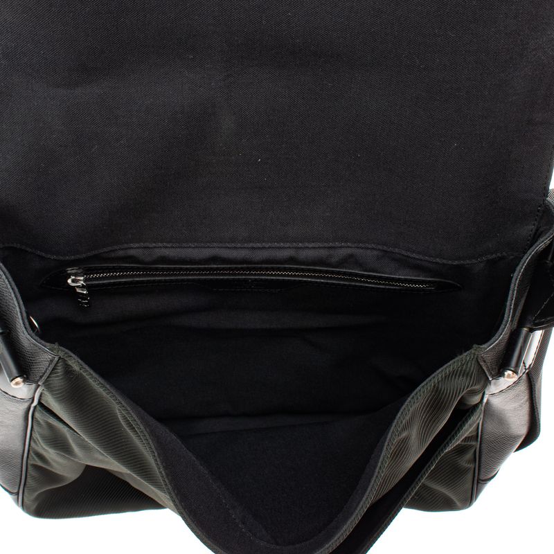 Bolsa-Louis-Vuitton-Taiga-Preto-e-Nylon-Verde