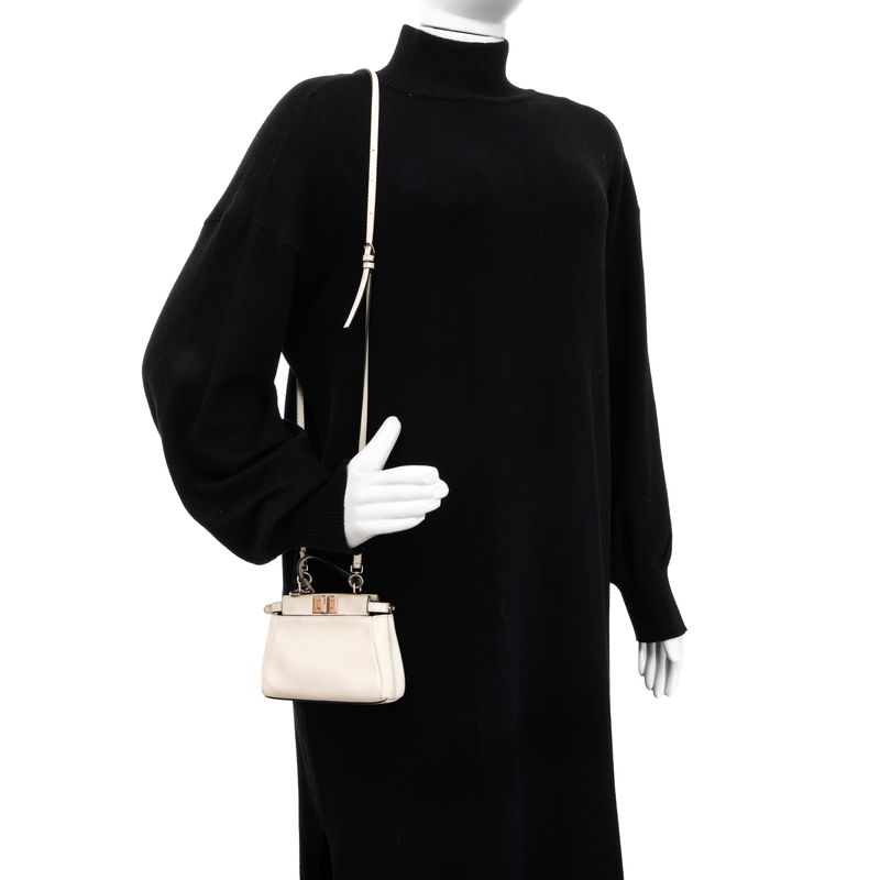 Bolsa-Fendi-Micro-Peekaboo-Branca
