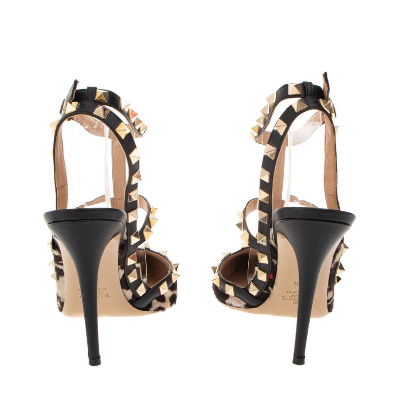 Scarpin-Valentino-Garavani-Rockstud-Animal-Print