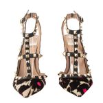 Scarpin-Valentino-Garavani-Rockstud-Animal-Print