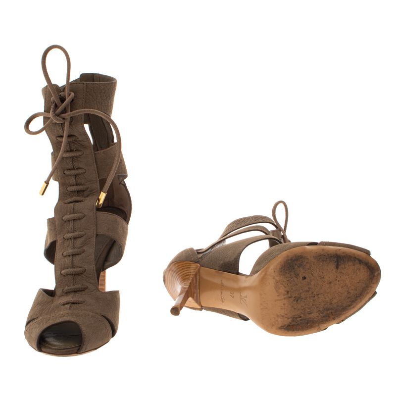 Sandalia-Louis-Vuitton-Gladiadora-Salto