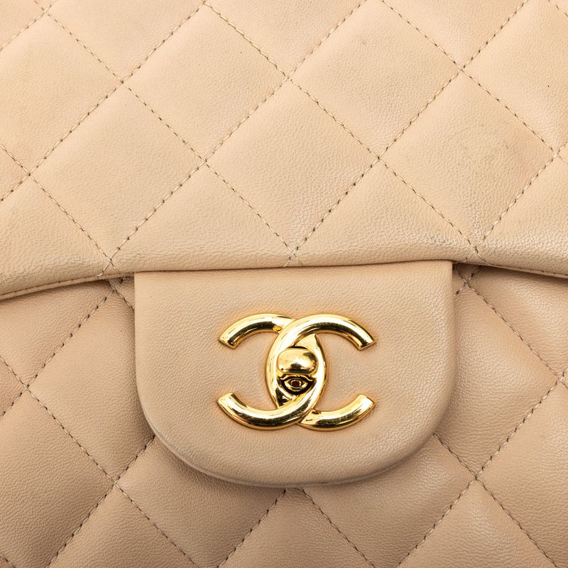 Bolsa-Chanel-Classic-Flap-Lambskin-Bege