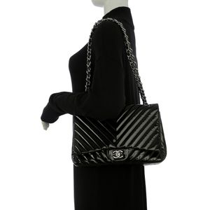 Bolsa Chanel Single Flap Maxi Chevron Preta