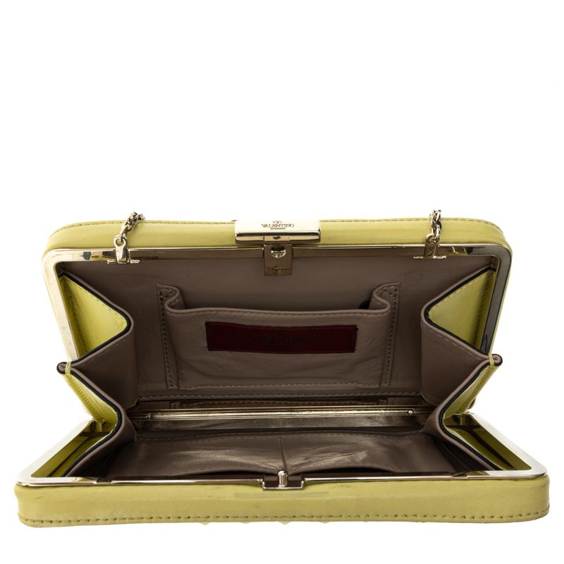 Clutch-Valentino-Garavani-Rockstuds-Amarela