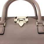 Bolsa-Valentino-Garavani-Rockstud-Tote-Bege