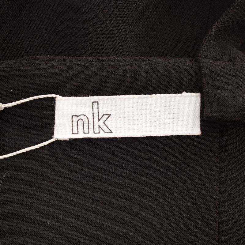 Top-NK-Preto-com-Botoes-Dourados