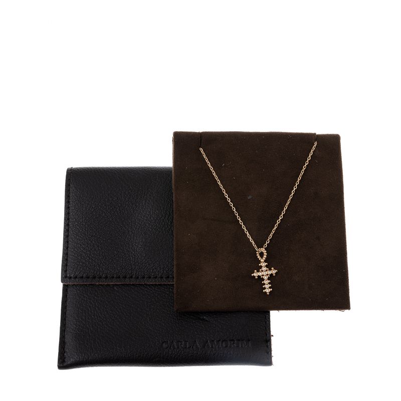Colar-Carla-Amorim-Cruz-Renda-se-Ouro-Rosa-e-Diamantes