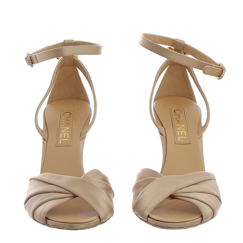 Sandalia-Chanel-Bege-e-Pedrarias