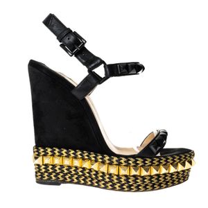 Anabela Christian Louboutin Preta com Spikes Dourados