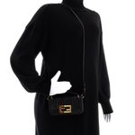 Bolsa-Fendi-Phone-Baguette-Preta