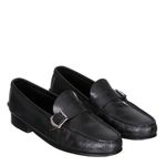 Mocassim-Couro-Preto-e-Fivela-Prateada