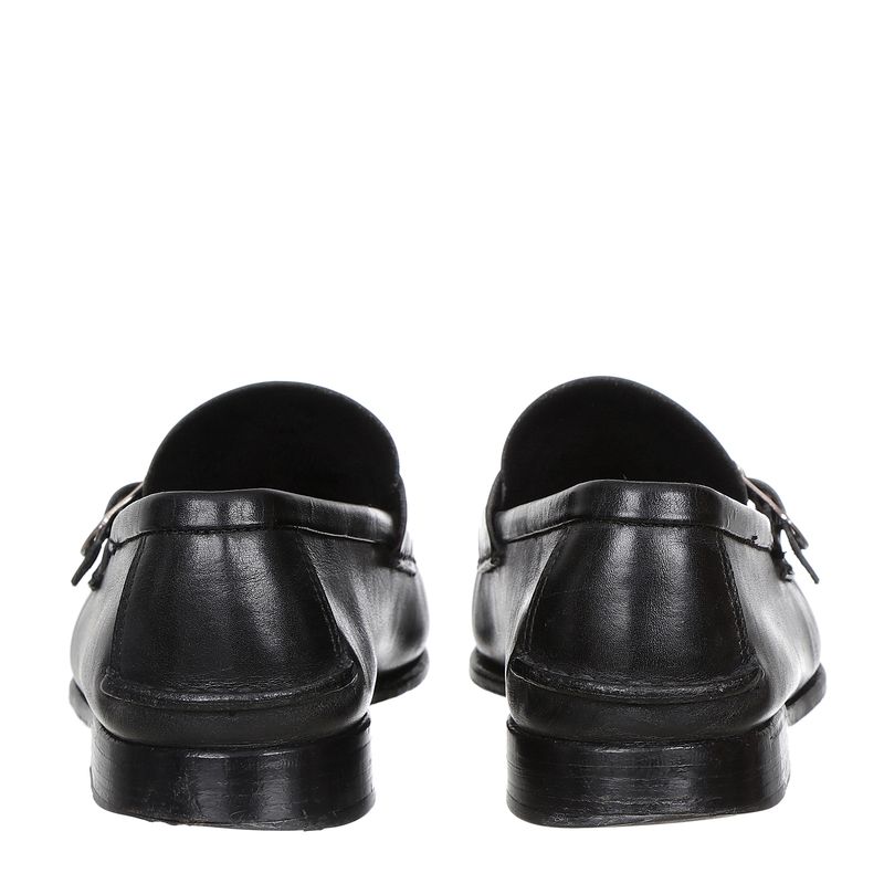 Mocassim-Couro-Preto-e-Fivela-Prateada