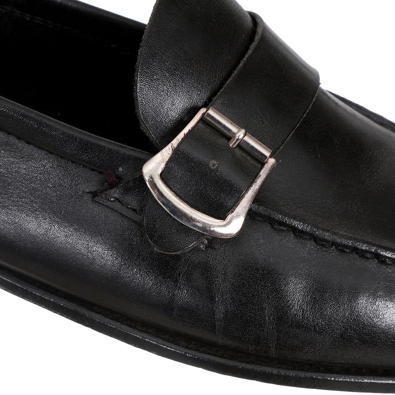 Mocassim-Couro-Preto-e-Fivela-Prateada