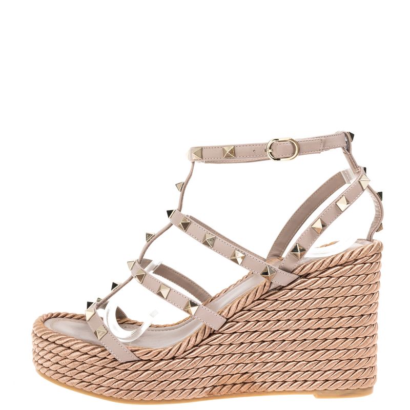 Sandalia-Valentino-Garavani-Anabela-Rockstud-Bege